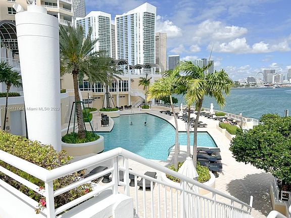 2nd image of 808 Brickell Key Dr APT 202