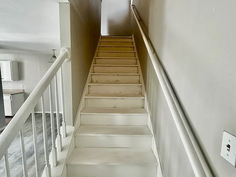 768 Avondale Ave #201 — Photo 8