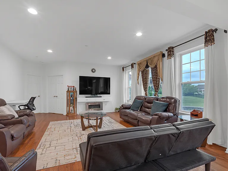 1396 Conrad Ln — Photo 11