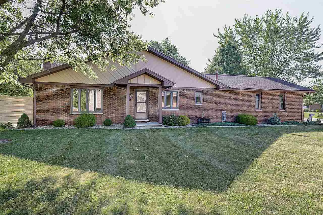 2302 Executive Dr photo 1
