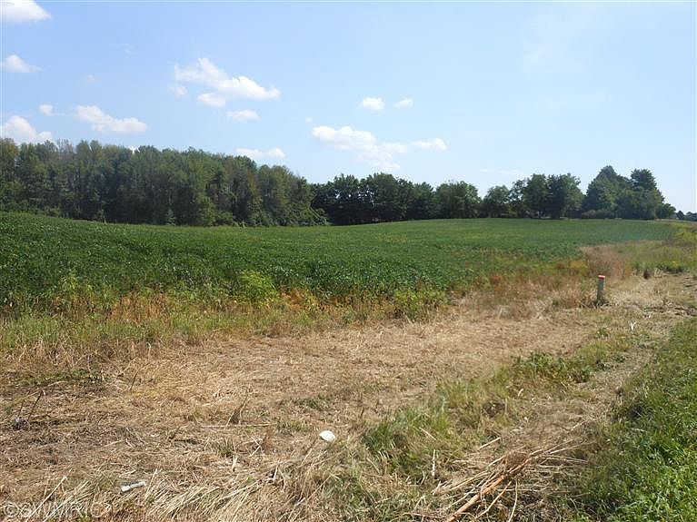 2nd image of 1883 E Shawnee Rd