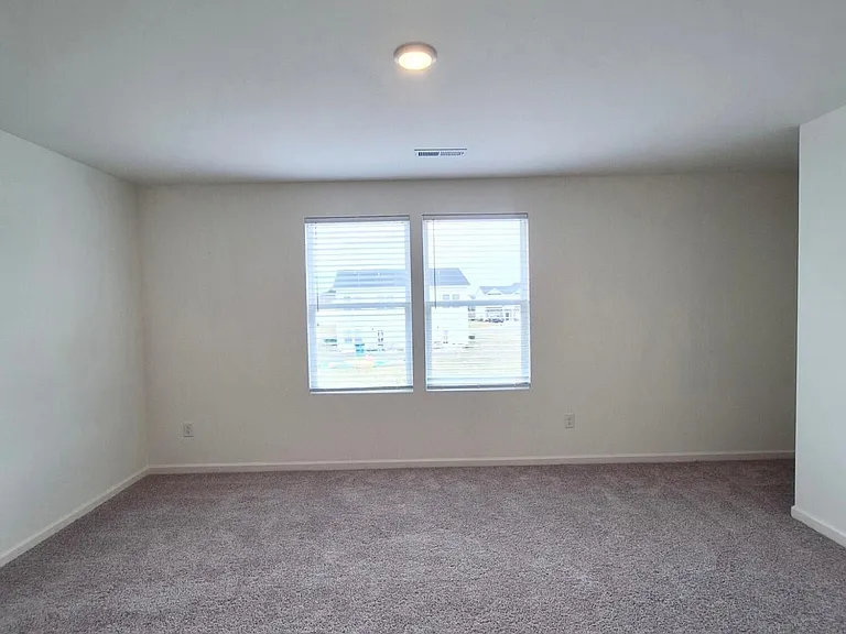 2425 Brookville Dr #B — Photo 9