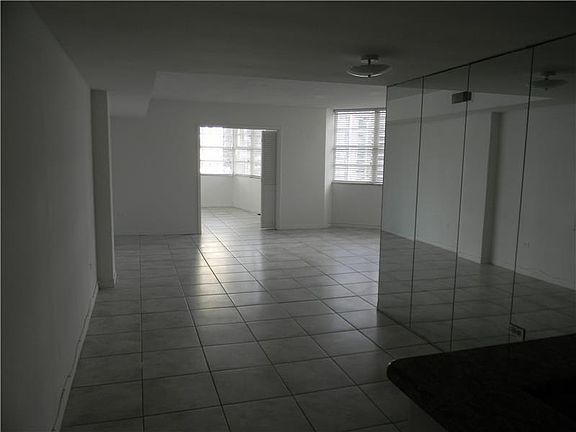 4th image of 999 Brickell Bay Dr APT 1607