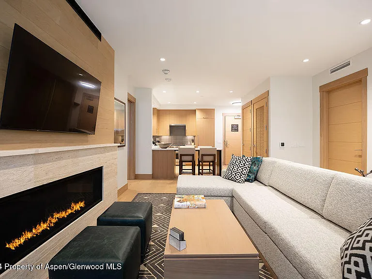 130 Wood Rd #460-462 — Photo 8