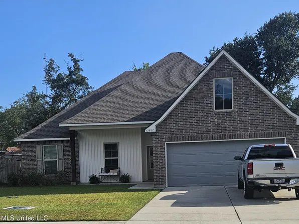 12867 Jackson Lee Dr, Ocean Springs, MS 39564
