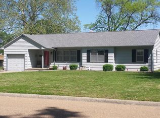 1380 S Salt Pond Ave, Marshall, MO 65340