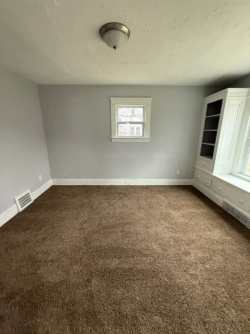 3bd Single Section 8 — Photo 4