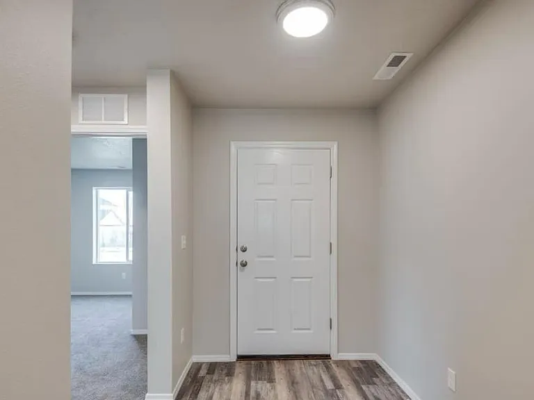 900 SW Miner St — Photo 4