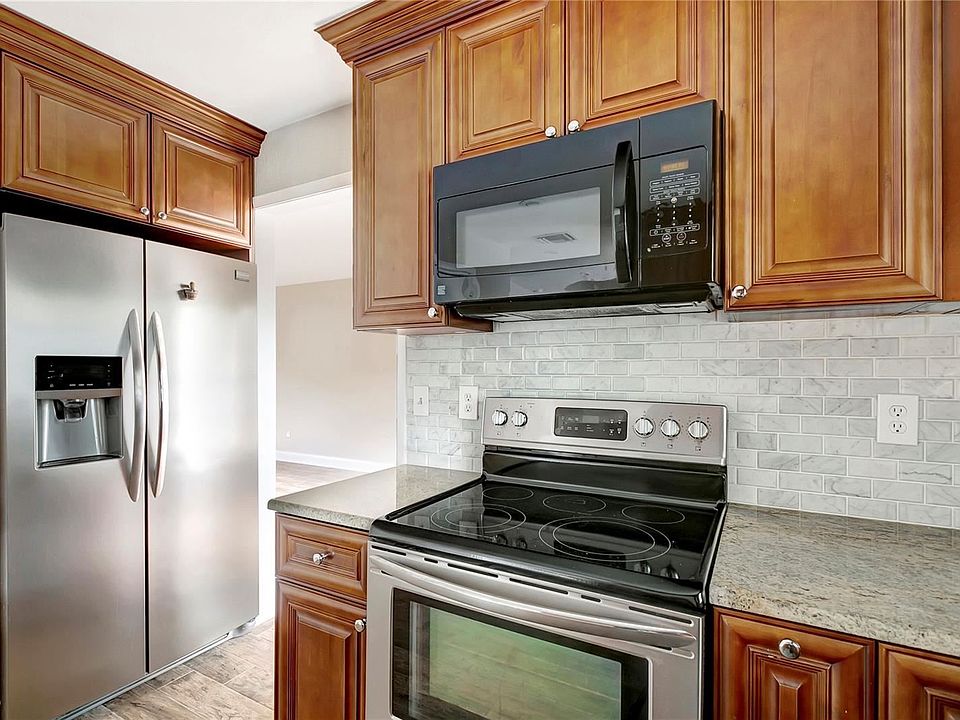 1st image of 15803R Country Lake Dr