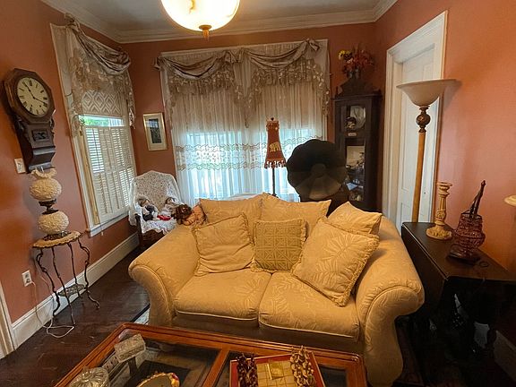 12th image of 106 Sherland Avenue