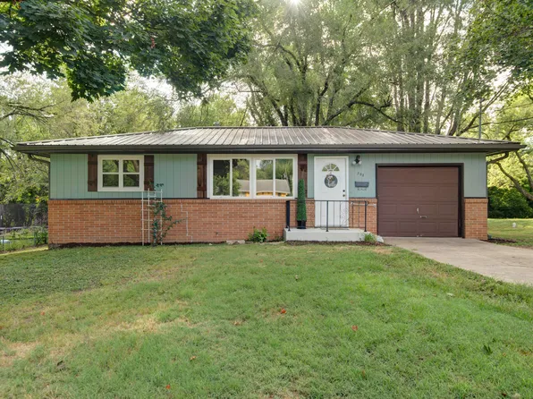 308 S Rinker Avenue, Aurora, MO 65605