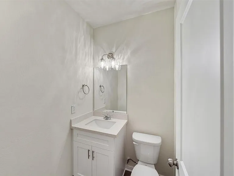 706 W Dallas — Photo 23