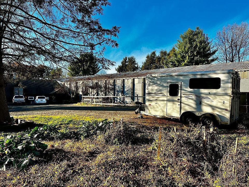 2nd image of 918 Wheelers Farms Road