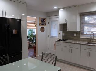 1 Tokay Ln, Monsey, NY 10952