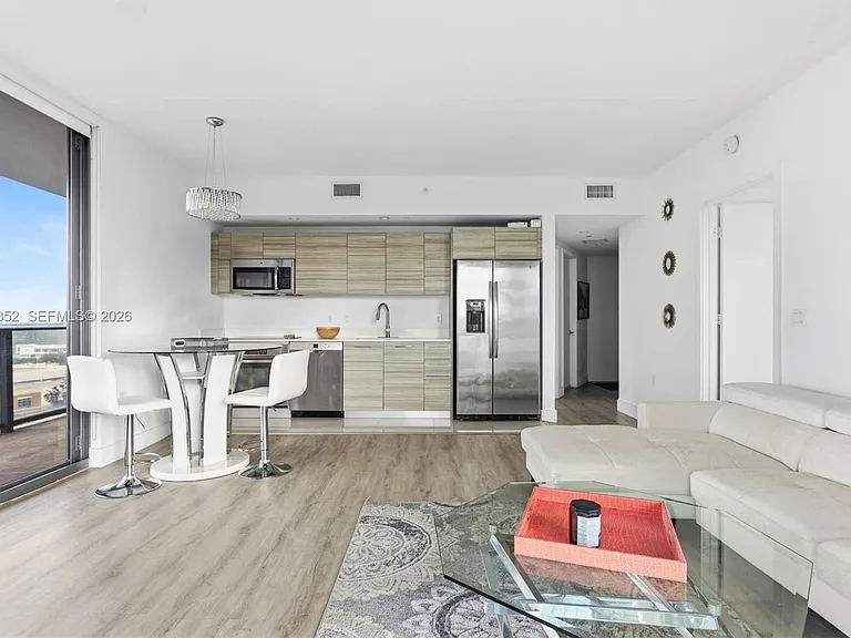 121 NE 34th St #1001 — Photo 6
