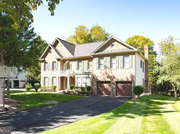 13111 Piney Knoll Ln, Potomac, MD 20854