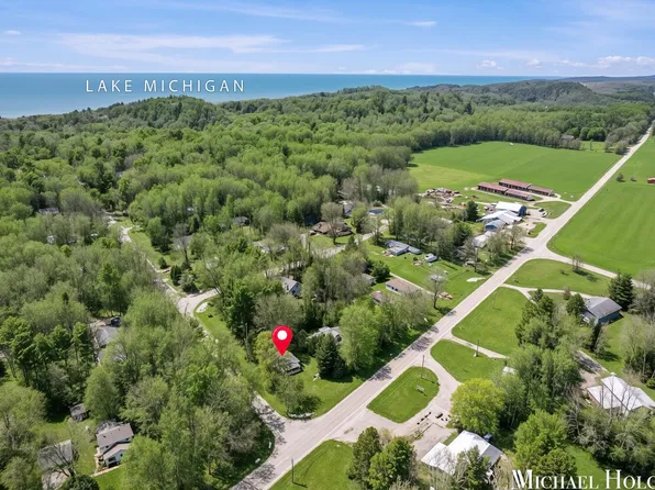 4279 S Scenic Dr, Shelby, MI 49455