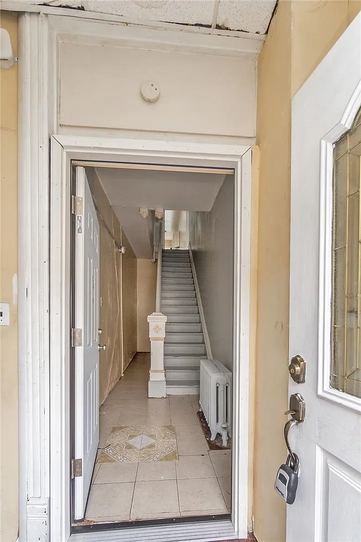 4 bed, 1.5 bath, 1200 sqft, $1,900 — Photo 4