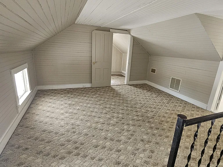 152 E Bell St — Photo 11