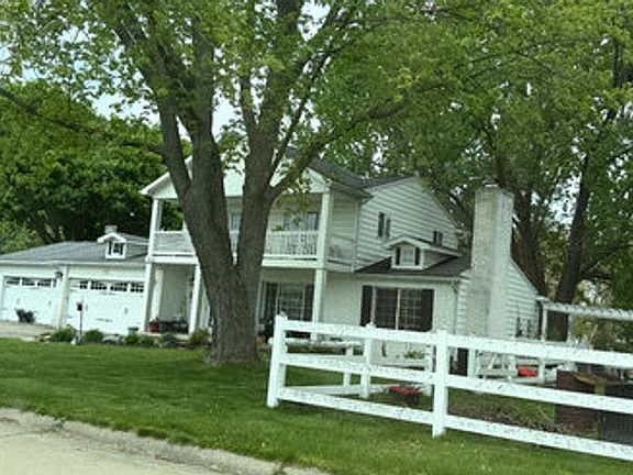 3rd image of 2040 Windsor Beach Dr