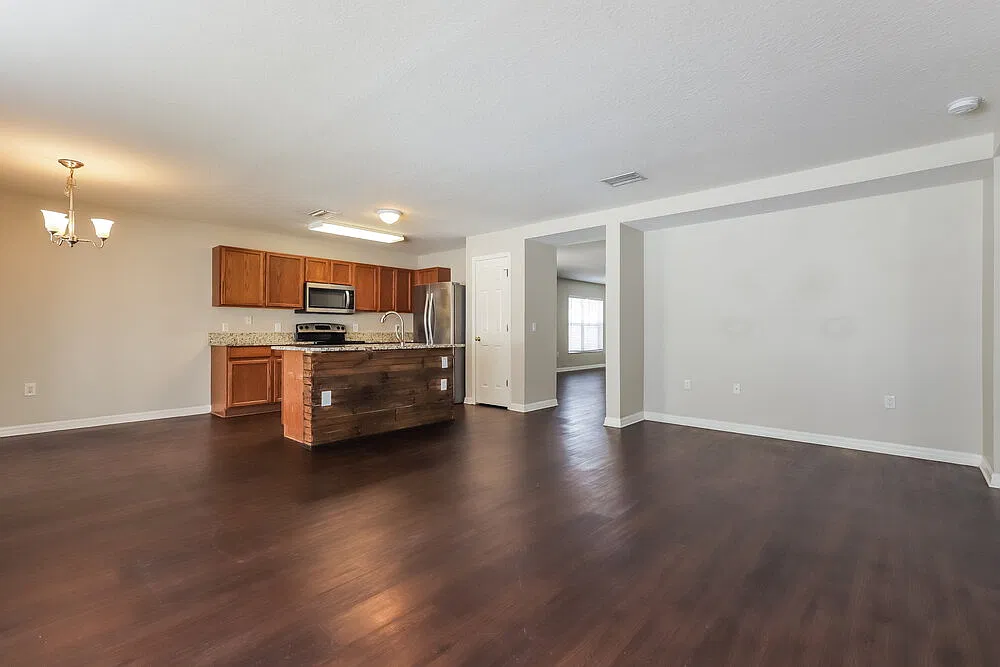 4 bed, 2.0 bath, 1910 sqft, $2,085 — Photo 3