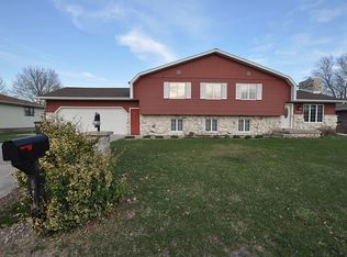 214 Nelson Cir, Saint Paul, NE 68873