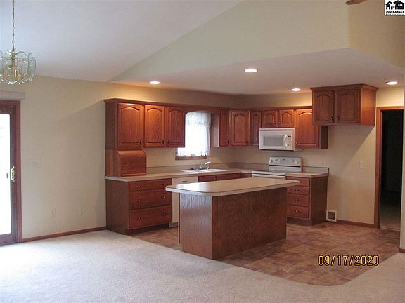 4th image of 44 E Detroit Dr