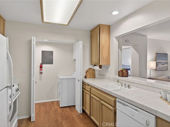 2 beds, 2 baths, 1,368 sqft house for sale in Oxnard, CA photo 20