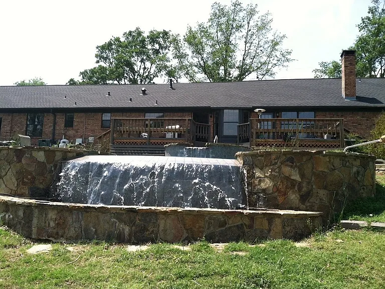 5750 Tryon Rd — Photo 2