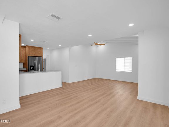 3rd image of 4628 La Luz Ave