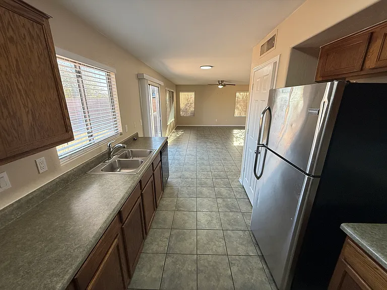 1457 E 10th Pl — Photo 38