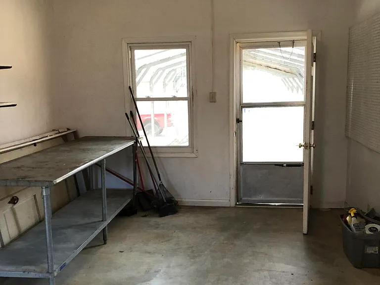 1036 Richmond Ave — Photo 12