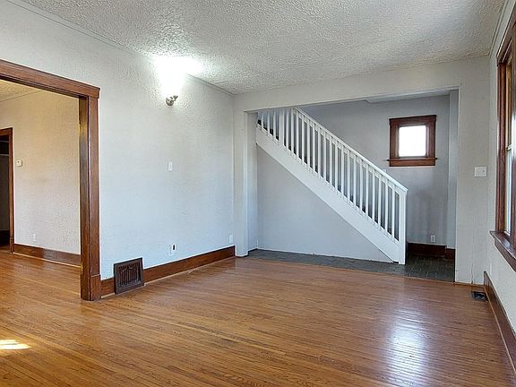 5th image of 1116 E Seneca Pl