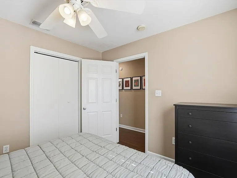 990 W Brevard St — Photo 45