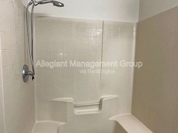 4th image of 939 Halifax Dr