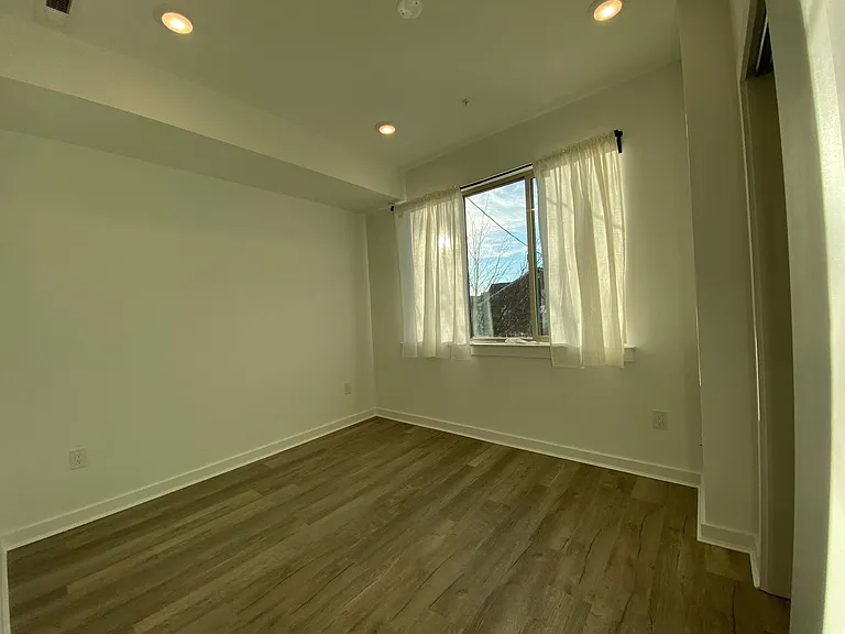 709 N 44th St #2 — Photo 10