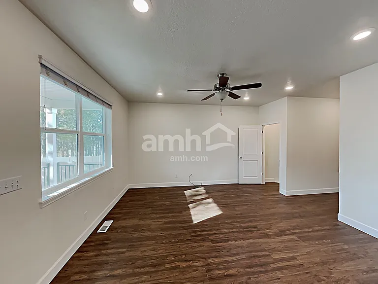2992 S Village Dr — Photo 7