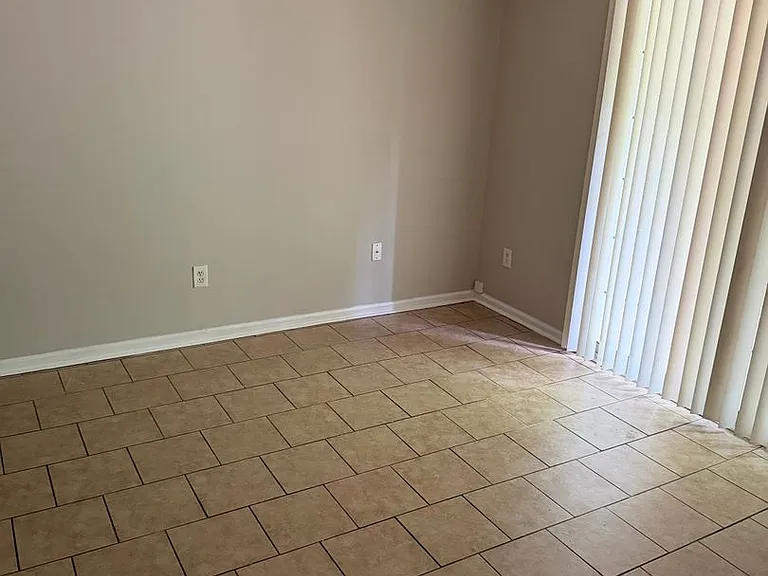 515 Mystic Dr — Photo 2