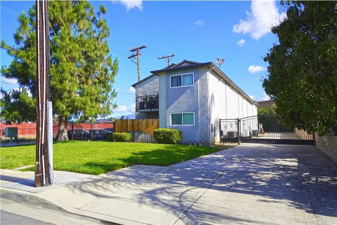 2 bed, 850 sqft, $2,198 — Photo 2