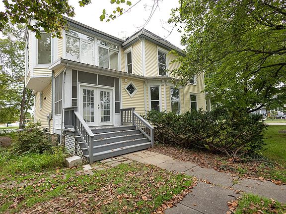 4th image of 1004 Church St