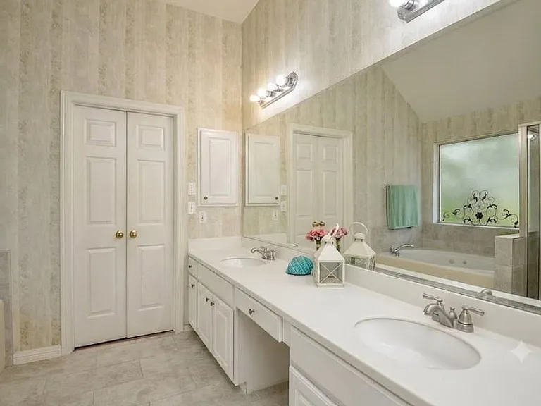 2515 Lansing Cir — Photo 33