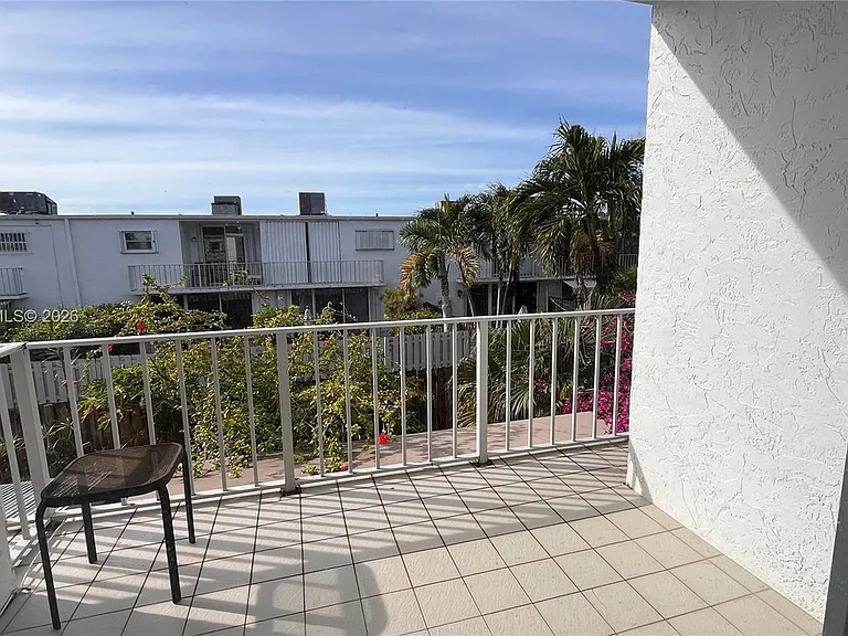 807 NE 27th Ave #807 — Photo 4