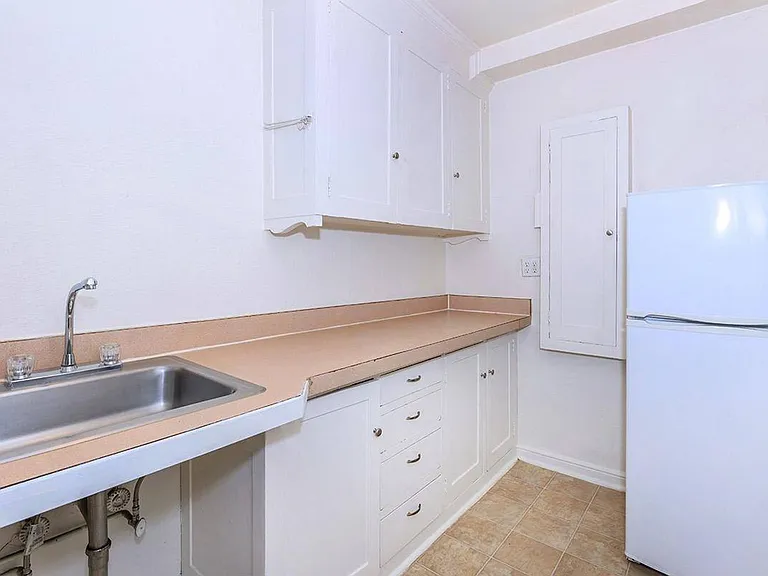 Charlesgate Apartments - Vintage Studios — Photo 6