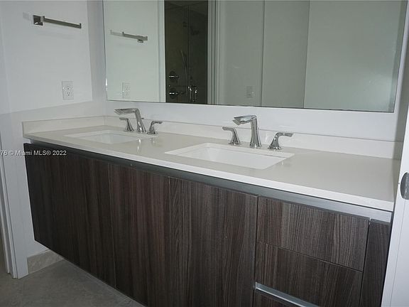5th image of 488 NE 18th St Unit 303