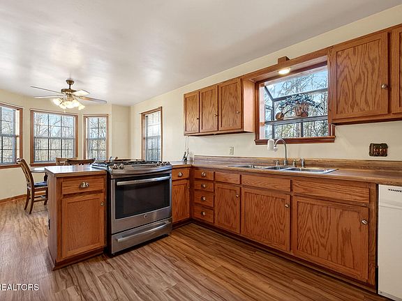 3rd image of 3055 Clemmons Rd