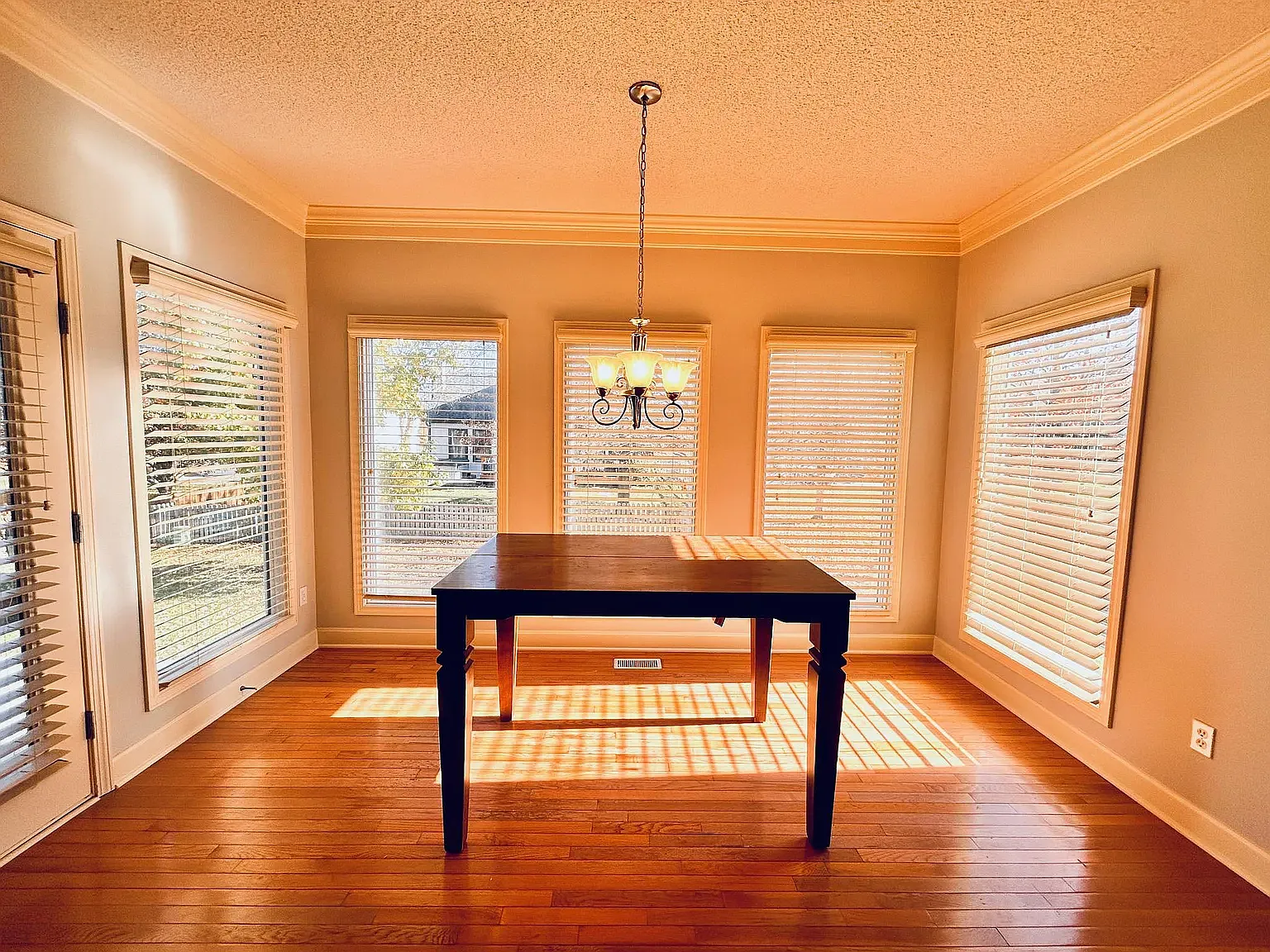 4 bed, 2660 sqft, $2,750 — Photo 4