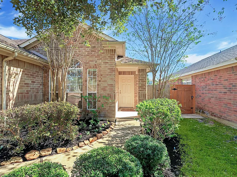 4762 Wind Trace Dr — Photo 2