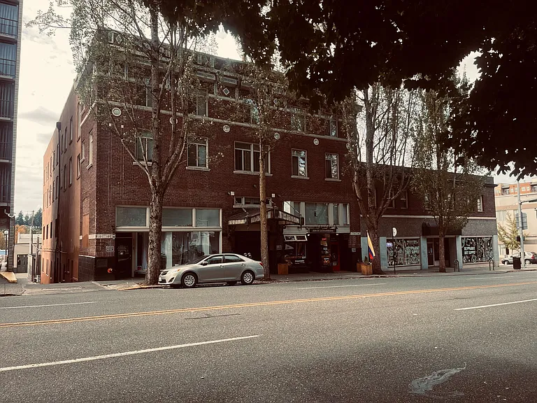 Elks Apartments — Photo 10