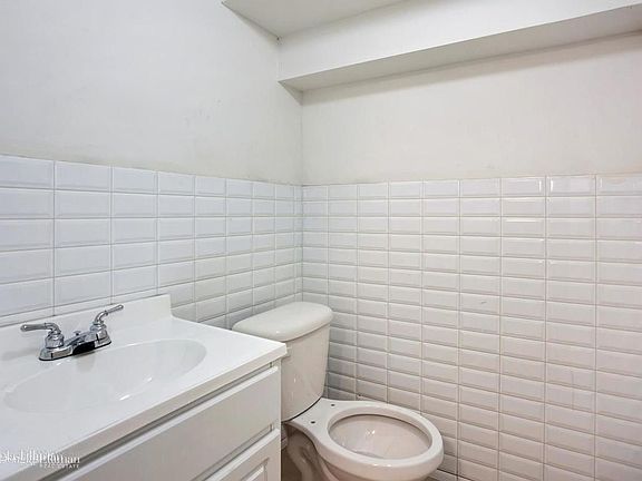 5th image of 199 Chauncey St APT L