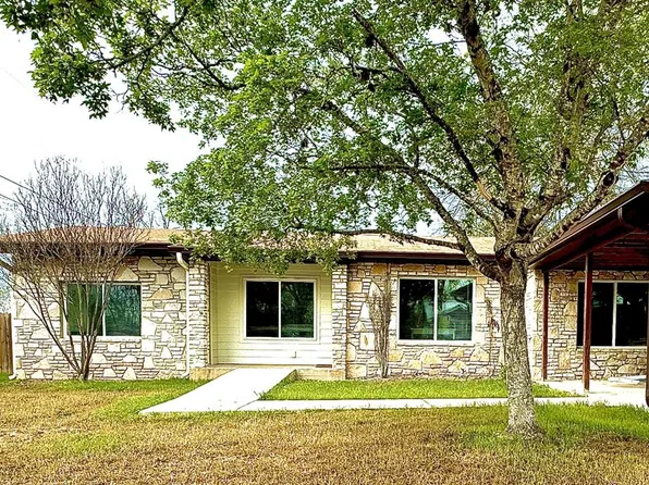 802 N Quinlan St, Kerrville, TX 78028